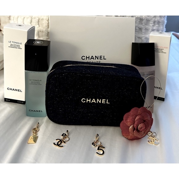 NIB CHANEL HOLIDAY START STAY FRESH SET. Blue Cosmetic Bag, boxed Cleanser+Toner - Picture 3 of 8